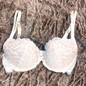 Chantelle - 32D white lace bra